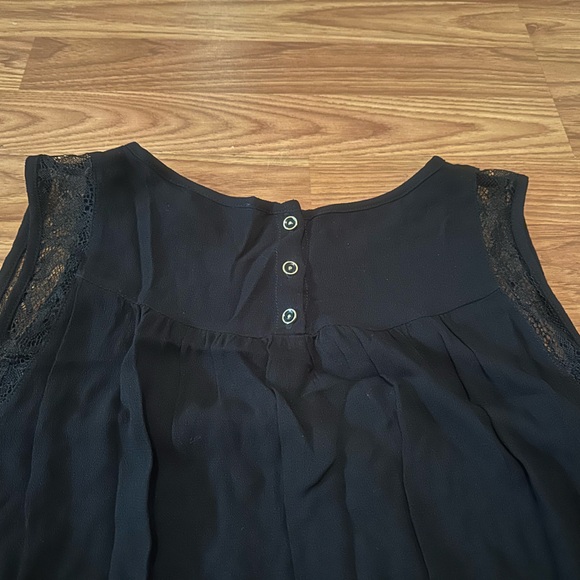 Versatile sharp black ASTR blouse. Size M - Picture 7 of 9